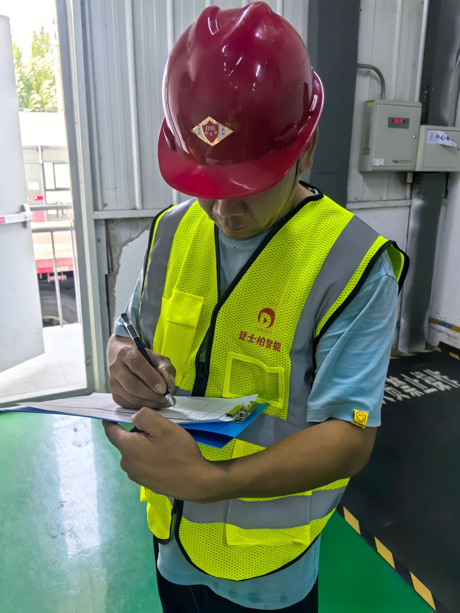 改造后仓库照明效果