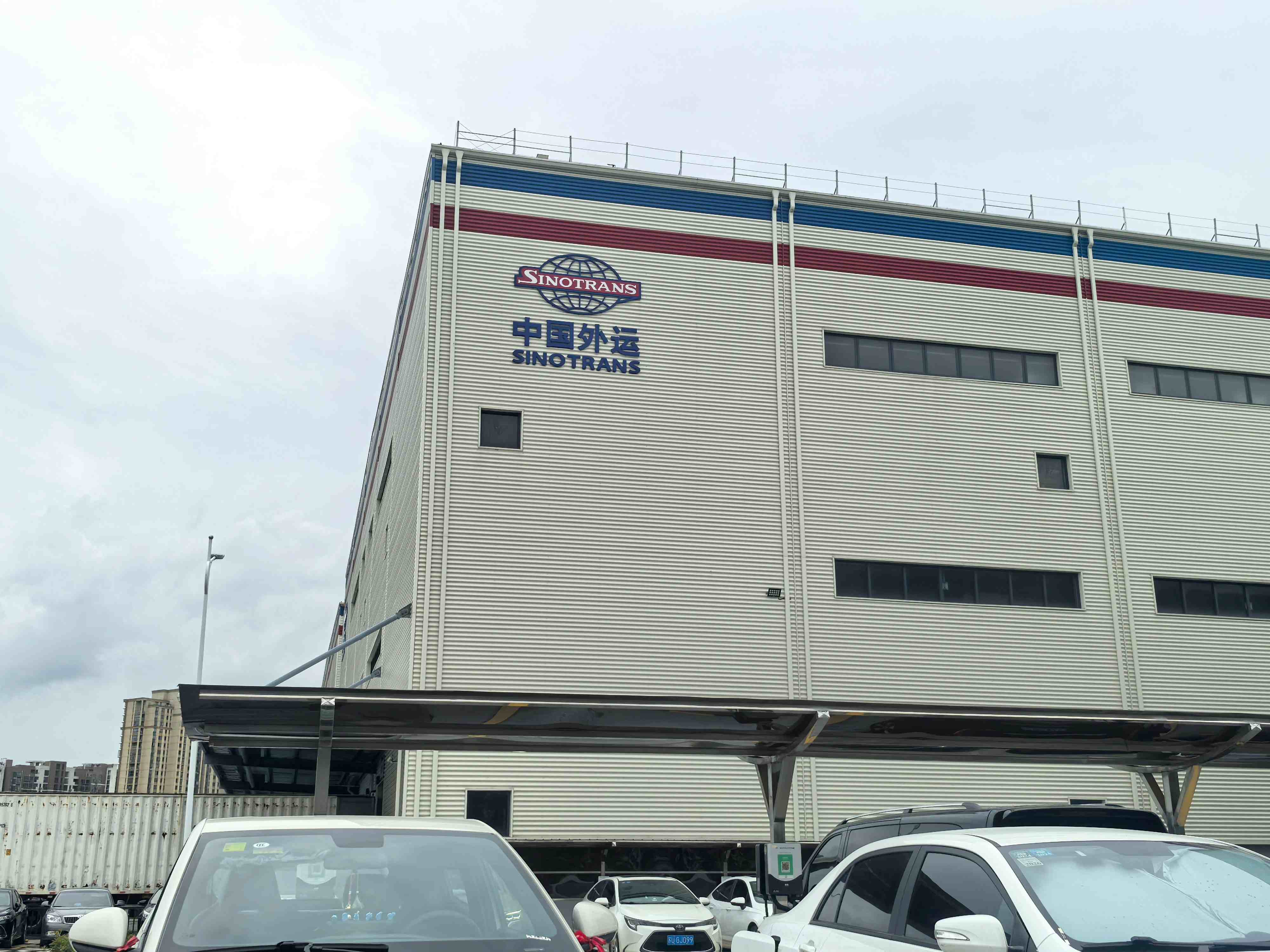 上海外运仓库改造前照明状况